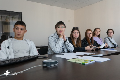 Студентам ИАЭ рассказали, как реализуется молодёжная политика в регионе