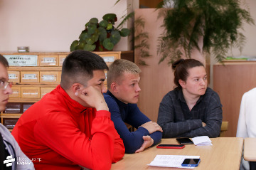 3встреча студентов с главой красноармейского района-2022.jpeg