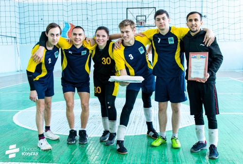 Студенты ИАЭ ЮУрГАУ заняли второе место в товарищеском турнире по волейболу