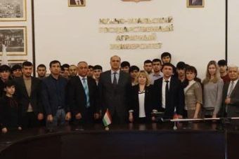 Иностранные студенты ЮУрГАУ встретились с представителями «Сомониён» и представителями МВД Республики Таджикистан.