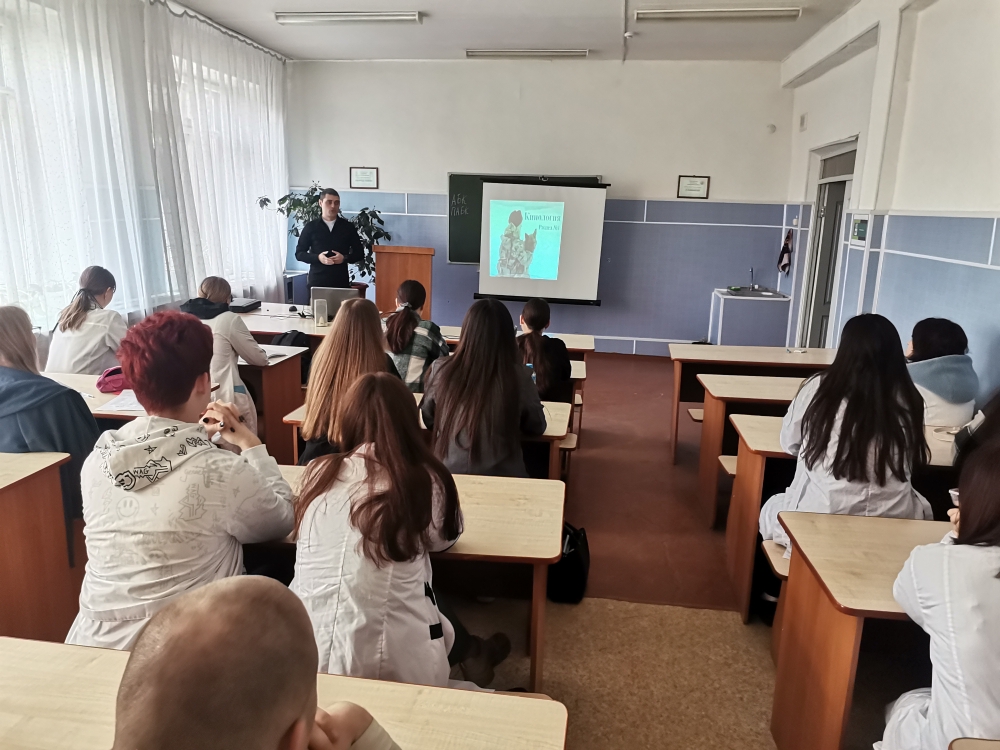 Стулентам ЮУрГАУ рассказали о служебной и гражданской кинологии 