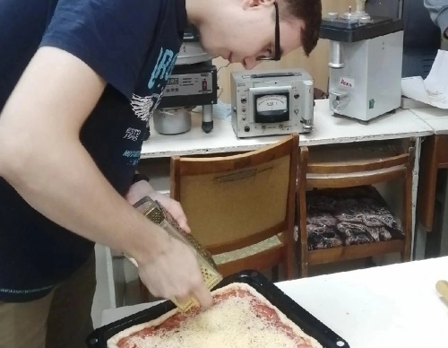 Студенты ЮУрГАУ готовят пиццу по науке
